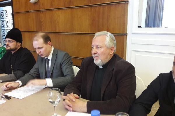Епископ Сергей Ряховский принял участие в круглом столе по оказанию гуманитарной помощи Сирии, который прошел в Бейруте