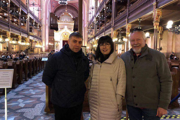 Епископ Сергей Ряховский встретился с вице-премьер-министром Венгрии и посетил одну из самых больших церквей Европы