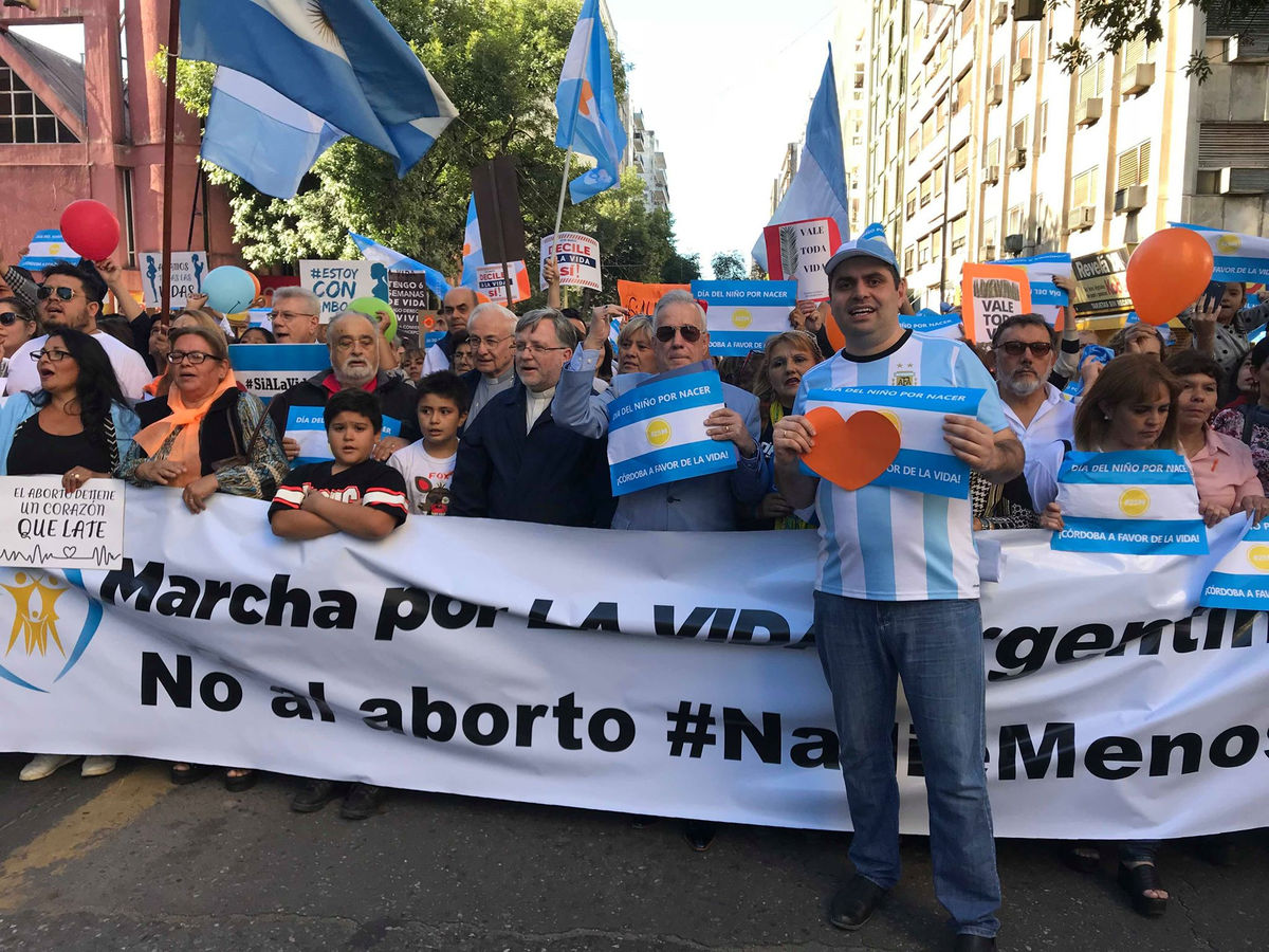 Епископ Гарик Кургинян принял участие в аргентинском марше «За жизнь!»
