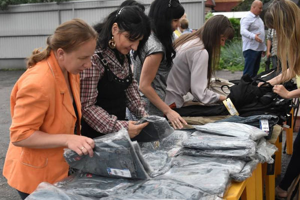  В Пензе прошла благотворительная акция по раздаче одежды