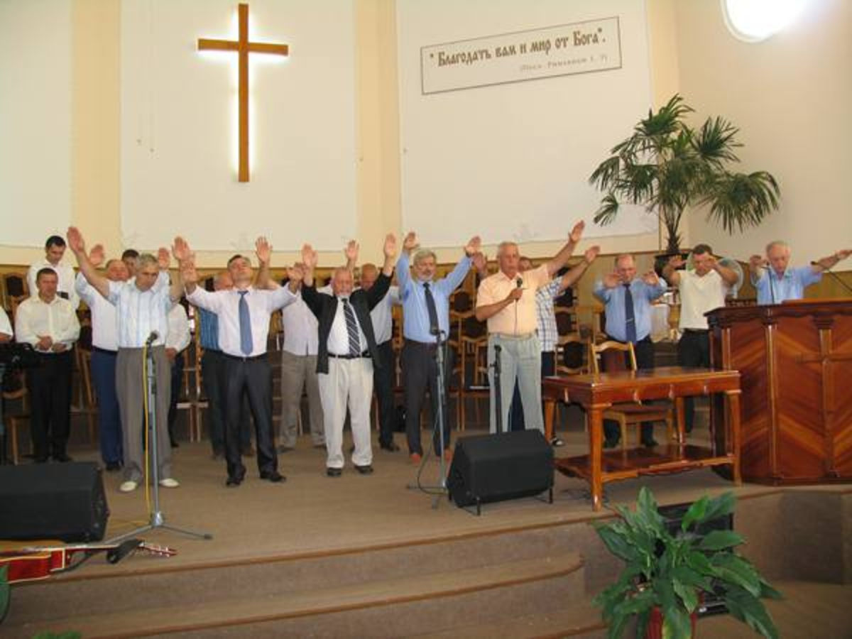 Служители церкви «Благовещение» в Курске