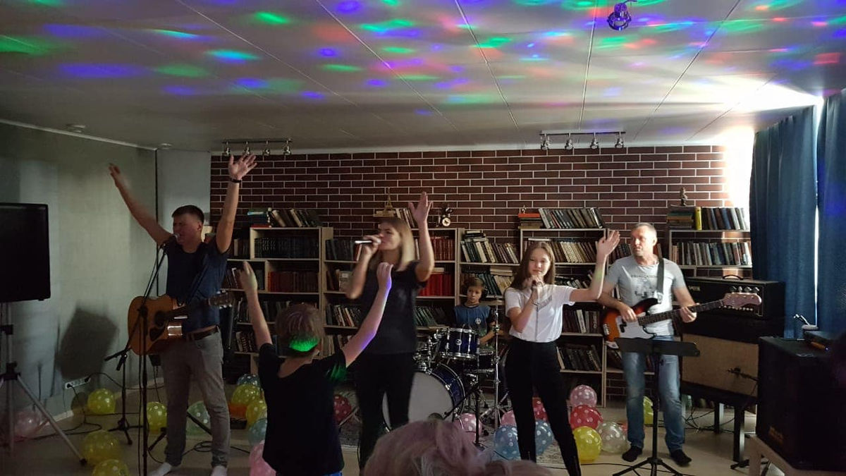В московской церкви «Страна свободы» прошёл вечер хвалы для детей