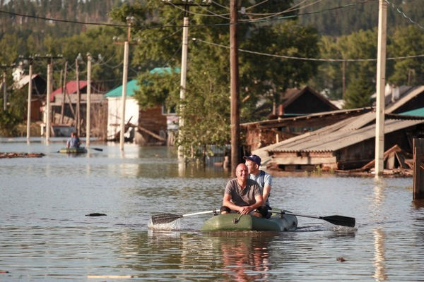 Христиане в затопленном Тулуне помогают нуждающимся