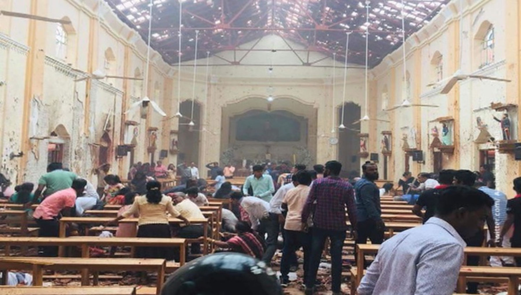 Теракт в шри ланке. Теракт Церковь Шри Ланка. Шри Ланка Церковь 2019 террорист. Церковь в Шри Ланке взрыв.