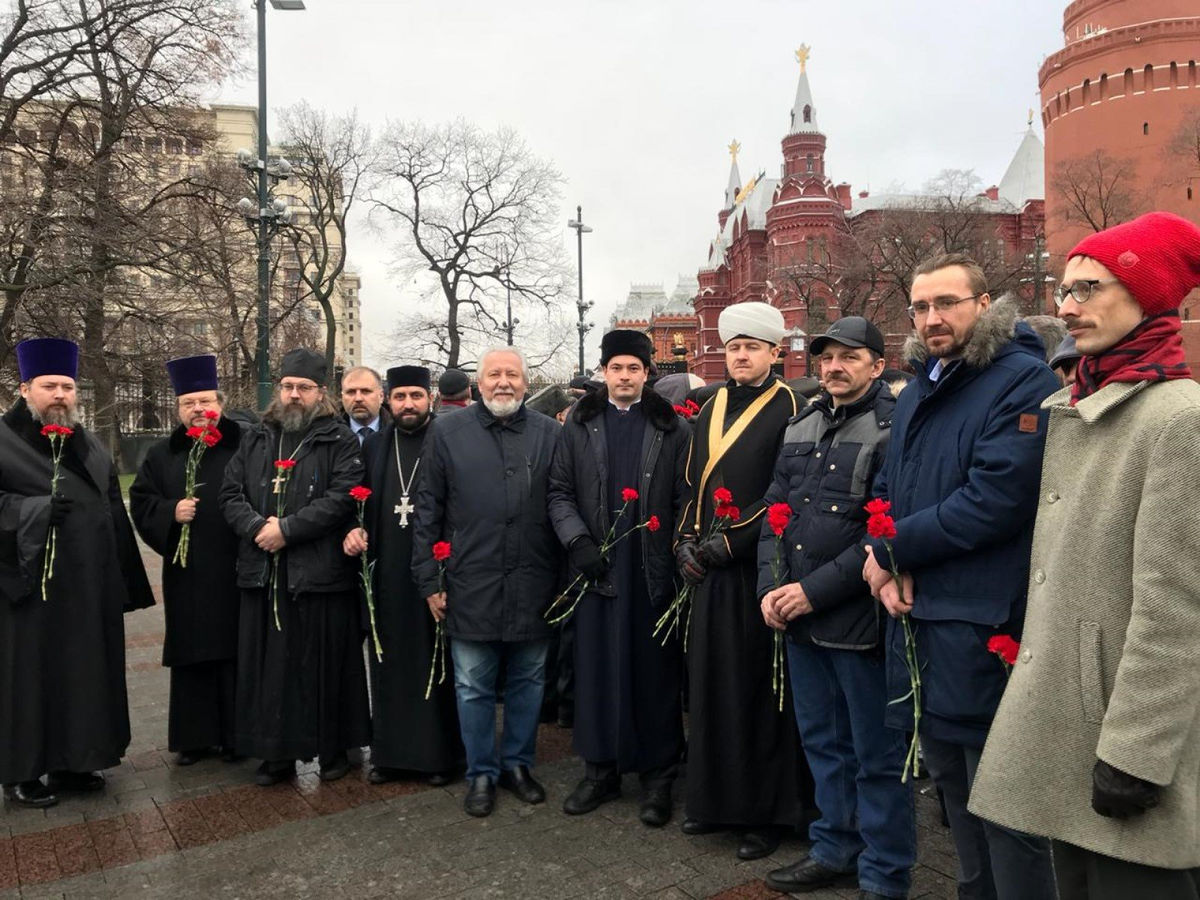 Епископ Сергей Ряховский принял участие в возложении цветов у Могилы Неизвестного Солдата