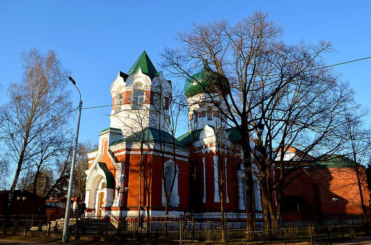 Поклонная гора санкт петербург церковь. Церковь Святой Троицы Живоначальной СПБ Озерки. Церковь на Поклонной горе Санкт-Петербург. Церковь ЕХБ на Поклонной горе в Санкт-Петербурге.