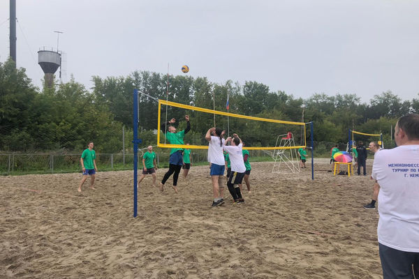 В Кемерово прошёл межконфессиональный турнир по волейболу, посвященный 75-летию победы