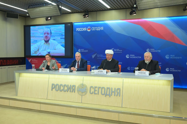 Епископ Сергей Ряховский предложил провести совместное заседание нескольких президентских советов