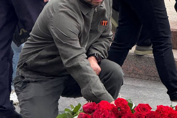 Пасторы евангельских церквей Самары возложили цветы к Горельефу «Скорбящей Матери-Родине»