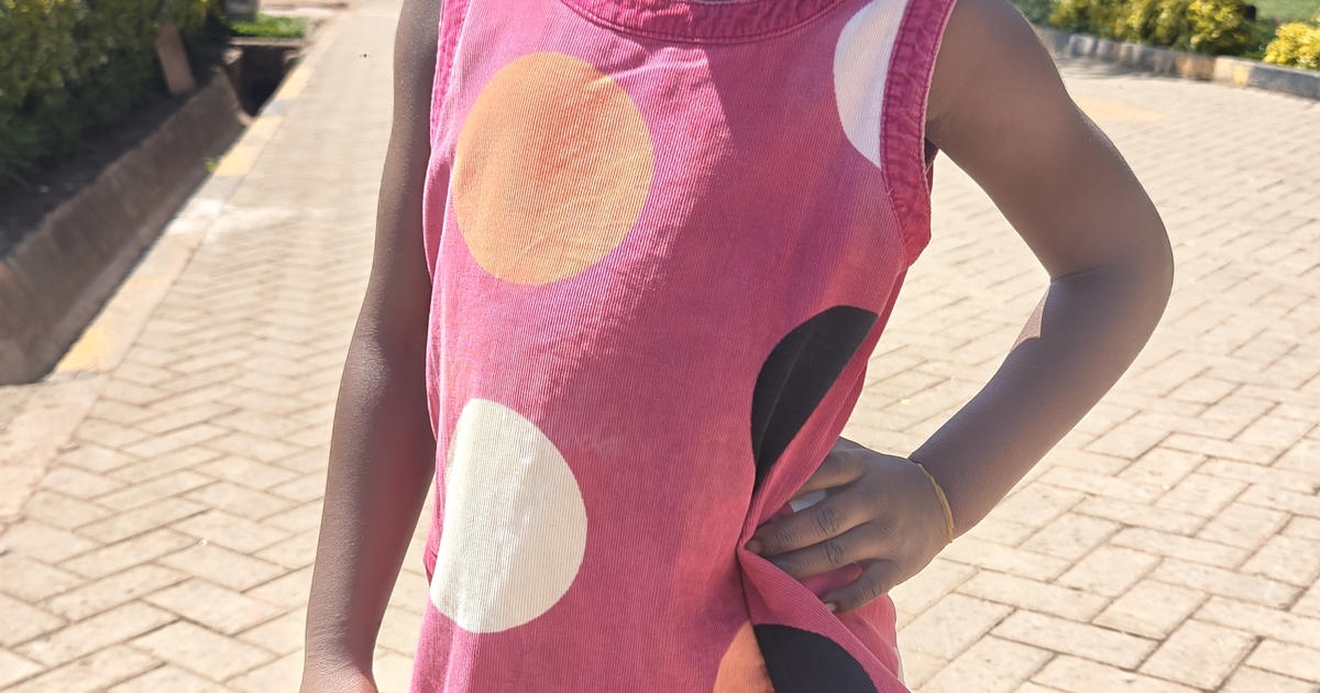 Bli med å gi Sara det hun trenger for å begynne i 1.klasse!