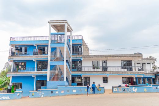 I Kenya står en sjuendeklasse uten klasserom - kan vi rekke å bli ferdig til 5. januar?!