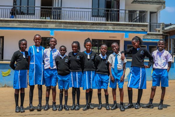 I Kenya står en sjuendeklasse uten klasserom - kan vi rekke å bli ferdig til 5. januar?!