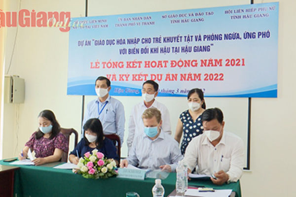 Annual report and signing ceremony of the project: ''Inclusive education for children with disabilities and climate change resilience in Hau Giang''