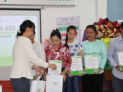 STRENGTHENING DIGITAL BUSINESS TRANSFORMATION SKILLS FOR WOMEN IN VINH LONG