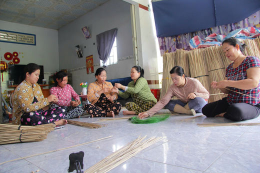 FROM CHOPSTICKS AND FISHING RODS TO SUSTAINABLE LIVELIHOODS
