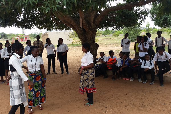 Jenters skolegang i Mosambik