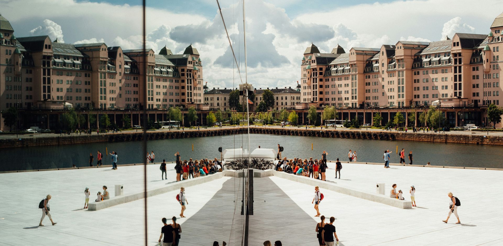 Vi ser menigheter og mennesker som i Guds kjærlighet og Den hellige ånds kraft gjør Jesus synlig for alle