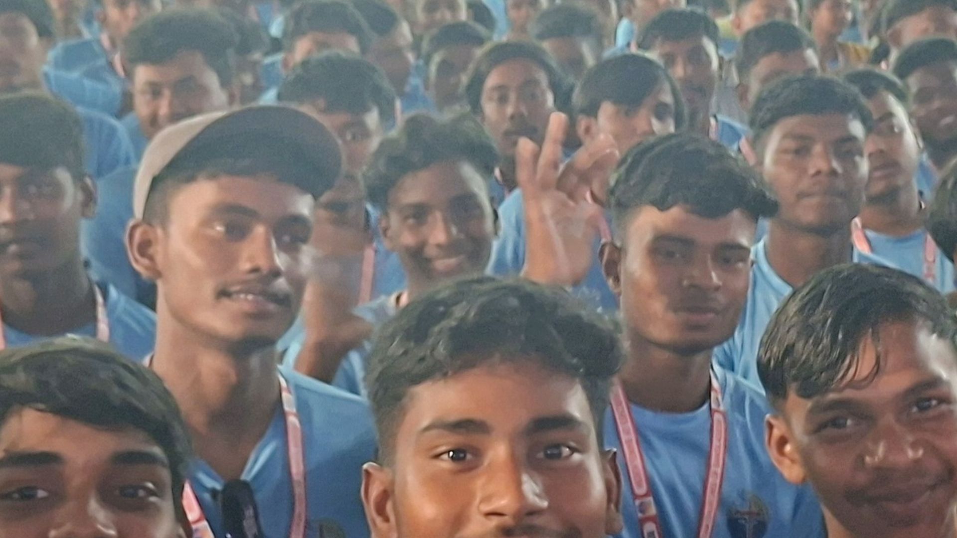 Ungdom reiser seg i Bangladesh