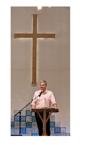 Pastor Bjørn Brekka taler