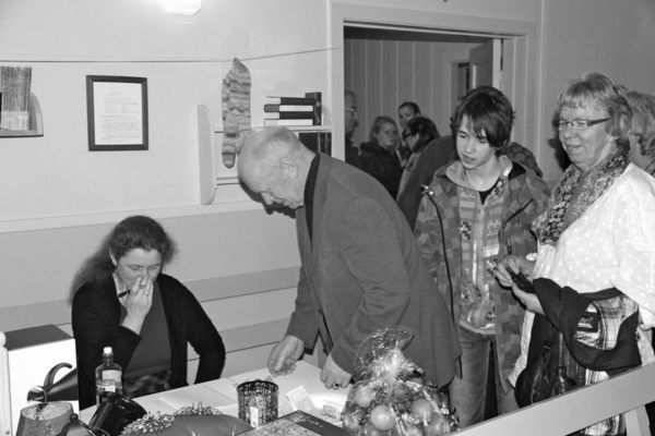 GUDSTJENESTE OG BEDEHUSFEST PÅ ÅMNES