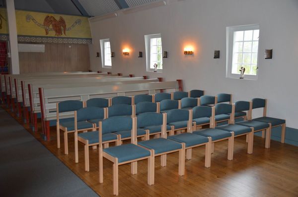 Nye stoler og ny løper i Glomfjord kirke