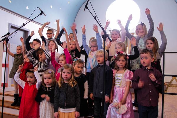 Søndag 24. april var det SUPER DUPER SØNDAG i Halsa kirke med barnekor