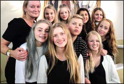 Berit Rosting deltok sammen med Glomfjord barnekor på Åmnes bedehus