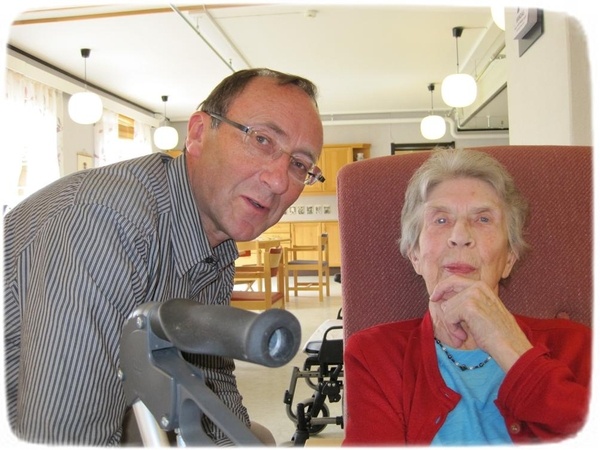 Sangstund på Vall sykehjem 7. juni