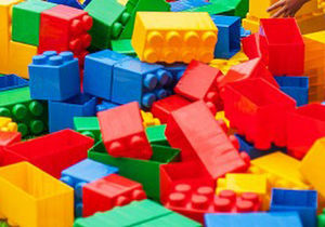 1Гигантский конструктор GIGA LEGO