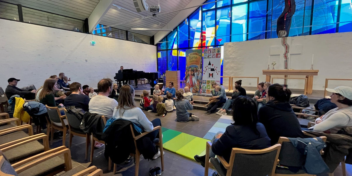 Gudsteneste med utdeling av barnebibel