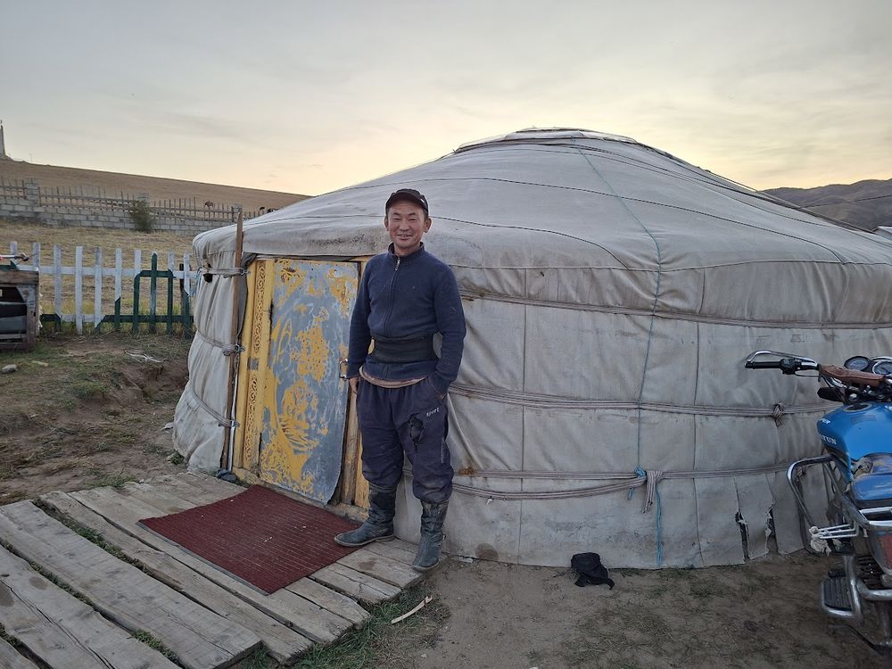 Produksjonslokalet for pastaproduksjonen er en tradisjonell mongolsk ger.