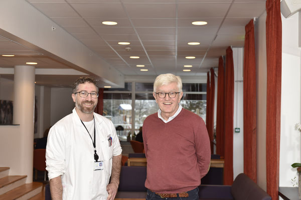 Påtroppende direktør Knut Forberg sammen med direktør Terje Danielsen ved Hospitalet Betanien i Skien.