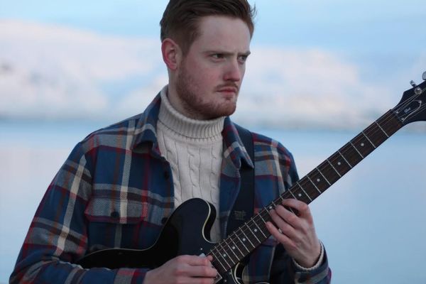 Bjarni Már spilar á Aðventuhátíðinni!