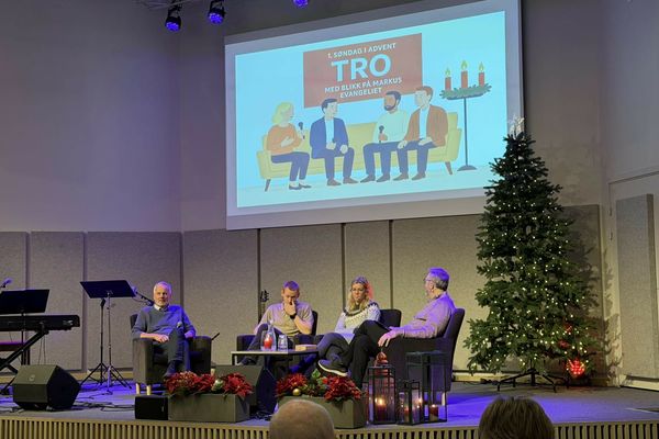 2025-11-30 Asle Mathisen med sofaprat