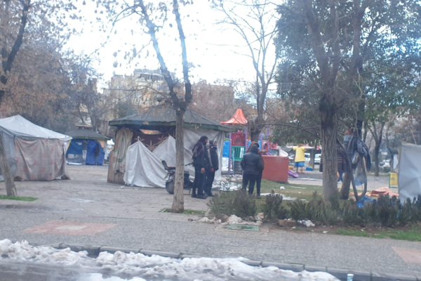 07.02. Bilde fra Gaziantep hvor mange har satt opp telt for ly, da mange boliger ikke er trygge å vende tilbake til.