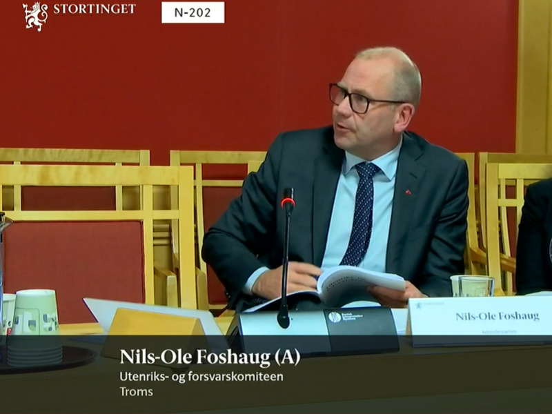 Mange gode spørsmål fra komiteen, her fra Nils-Ole Foshaug fra Arbeiderpartiet som ville høre mer om humanitær innovasjon.