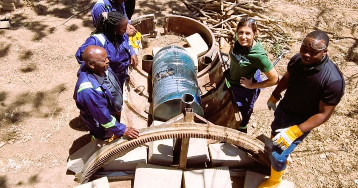 Distillation System for Producing Wood Vinegar