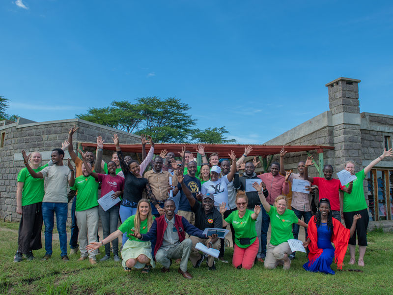 Gruppebilde: Frivillige og lærere på STEM Without Borders i Kenya jan/feb 2024.