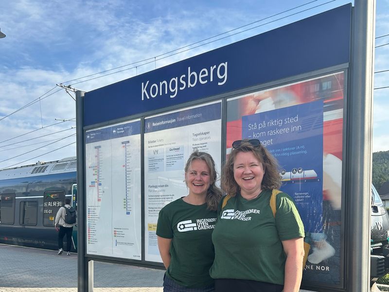 Astrid Musæus og Heidi Bergfald på tidlig tog fra Oslo - og veldig klare for teknologifestival på Kongsberg.