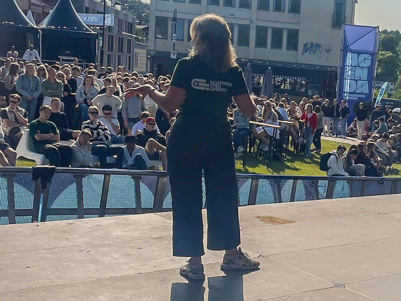 Flere hundre elever og annet festivalpublikum fikk høre om muligheter teknisk utdannelse og yrkesliv gir.