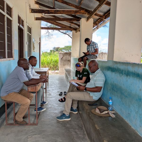 Master med Mening: Kraft til Rural helse med Solenergi og El-motorsykler, Tanzania