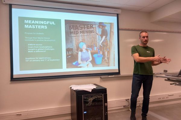 Marin Prebeg med foredrag for studenter på UiO.