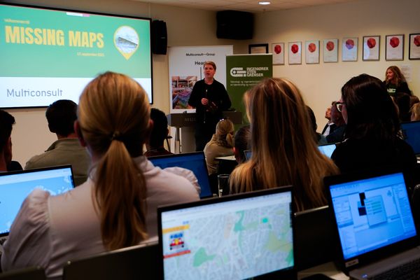 Utviklingsminister Åsmund Aukrust åpnet Missing Maps-eventet som Missing Maps-gruppa arrangerte hos Multiconsult 17. september 2025.