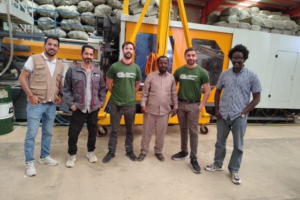 Prosjektleder Nima Nemati og IUG frivillig Gard Saabye fra besøk hos Tayo Plastic i 2025.