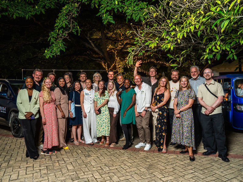 Deltageren fra IUG, sammen med flere gode samarbeidspartnere og medarrangeører på arrangementet Future of Clean Energy and E-Mobility in Tanzania. (Foto: Road to Africa, Intro Africa, Thought Leader)