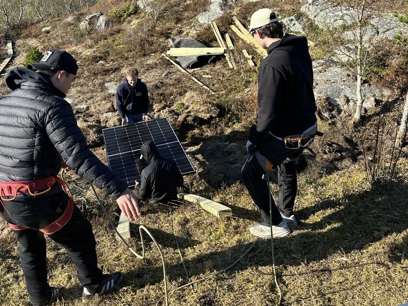 Klatreutstyr er viktig sikring både i fjell og på hyttetak.
