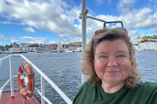 Heidi, dag 1 på Arendalsuka - klar for faglig input og mingling med mening:-)