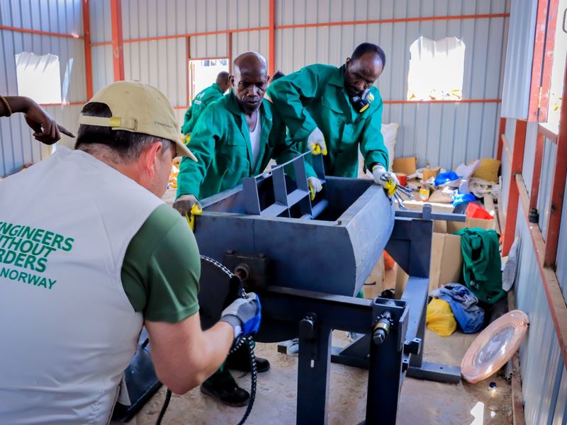 Innstallasjon og tilpasning av maskinen i Hargeisa, våren 2026.