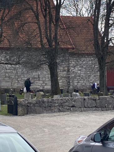 Vårdugnad på kirkegården og i kirken
