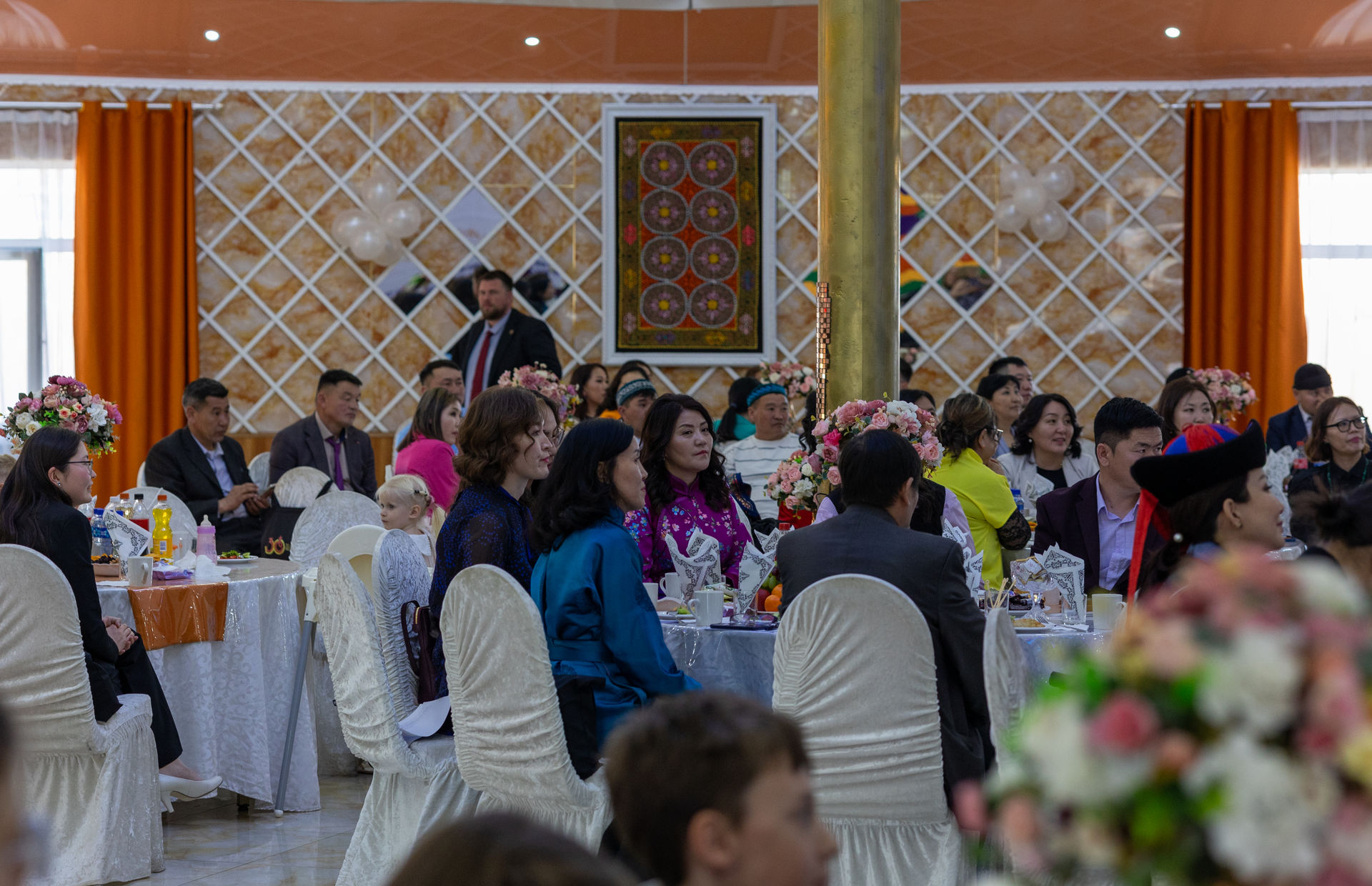 Gjester på jubileumsfesten i Mongolia, som stod torsdag 4. april.